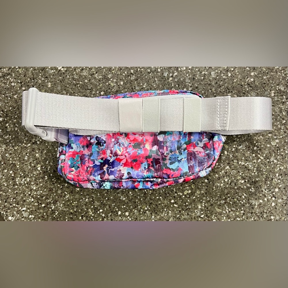 NEW Lululemon Flower Glide Multi Everywhere Belt Bag 1L Travel Crossbody Gym - Picture 9 of 14